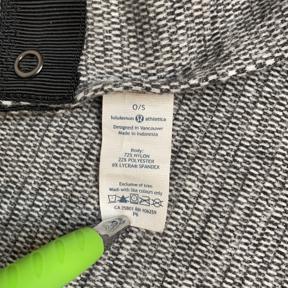 SOLD Lululemon Vinyasa Scarf - Picture 5 of 5